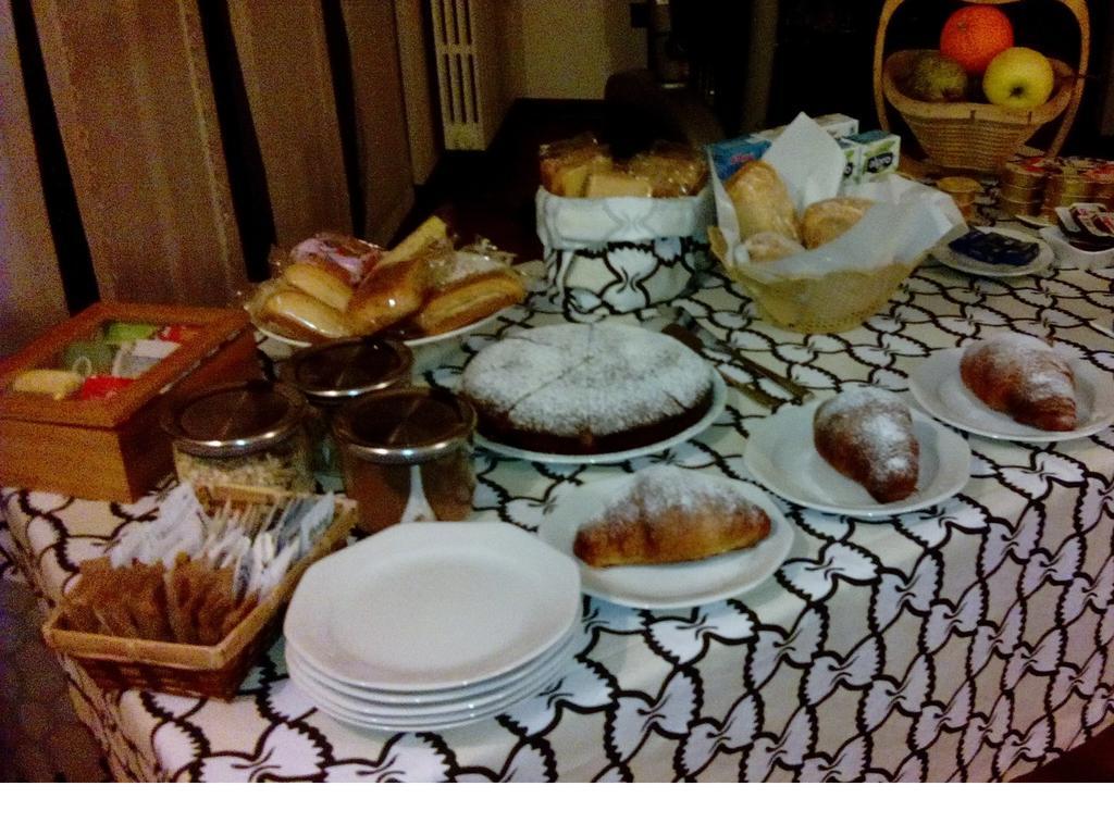 パラビアーゴ Crespi House Bed & Breakfast 部屋 写真